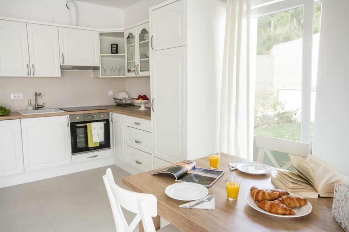 House Sunny Rock Baska Villa Екстериор снимка