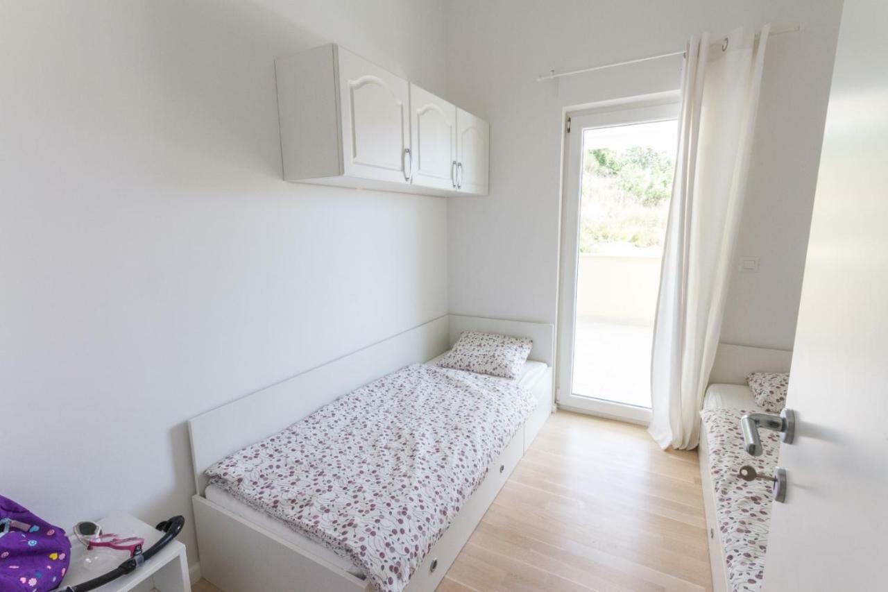 House Sunny Rock Baska Villa Екстериор снимка