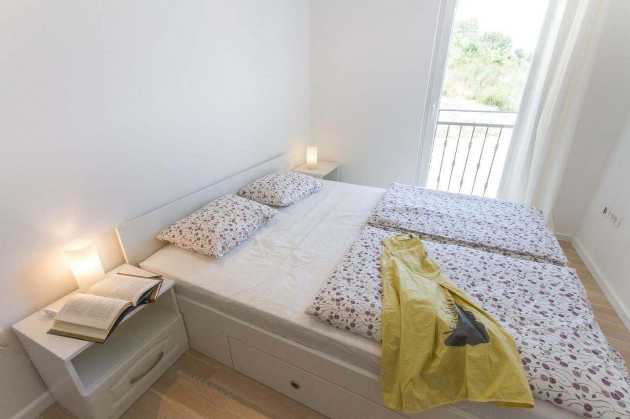 House Sunny Rock Baska Villa Екстериор снимка
